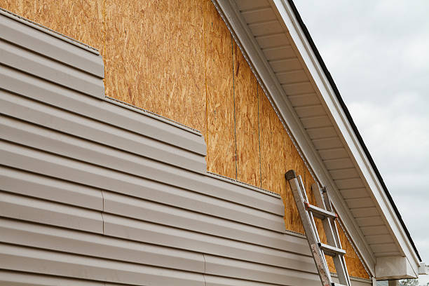 Professional Vinyl Siding technician working in Mickleton, NJ